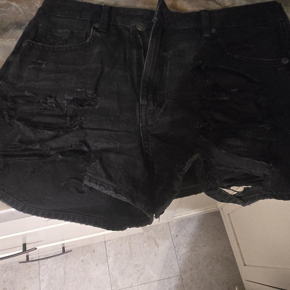 Distressed Denim Shorts - Picture 5 of 6